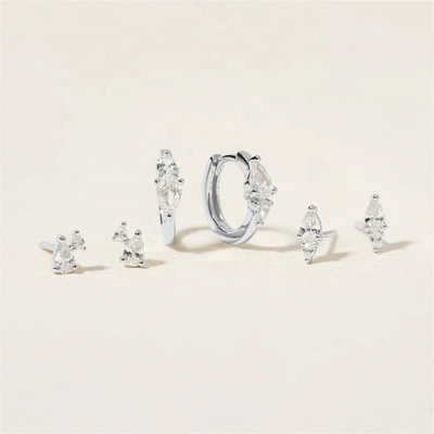 รุ่นใหม่ 18K ทองคํา Plated White Cubic Zircon 925 Sterling Silver Stud & Huggies ชุดหู