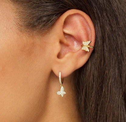 18K ทองคํา Plated กระพริกหูข้อมือกับ Micron Pave ขาว CZ ผ้าอัญมณีผู้หญิง