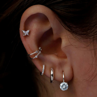 925 สตอร์ลิ่ง เงินมาถึง 18K ทอง Plated Solitaire สีขาว Cubic Zircon Huggies หูหู