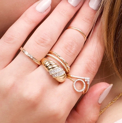 แพลตินาม Plating Round Brilliant Cut Diamond Dome Ring สําหรับผู้หญิง พระเครื่องยอดเยี่ยม OEM / ODM
