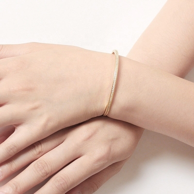ผู้หญิง ปรับข้อมือกับพาวซิรคอน เครื่องประดับทอง 18K