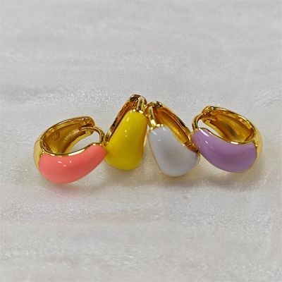 เครื่องประดับชั้นดี Dome Enamel Huggie 925 ต่างหูเงิน