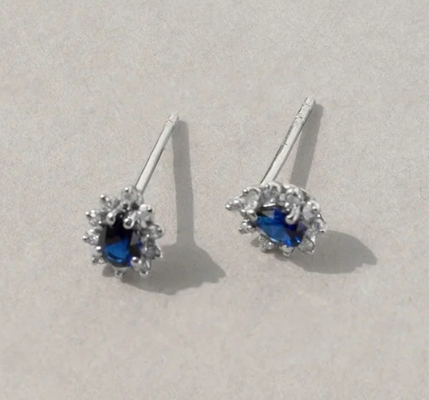 เพียงแค่ 18K ทอง Plated Pear Sapphire และสีขาว Cubic Zircon หูฟังสําหรับการหมั้น