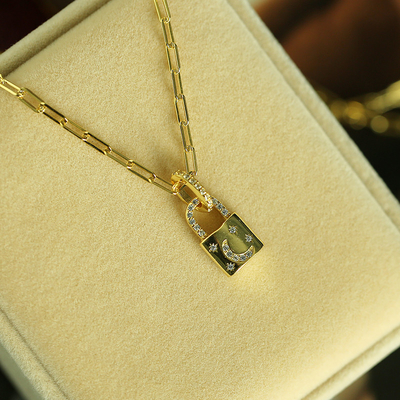18K Gold Medallion จี้ Pave White CZ Link Chain Necklace สําหรับการหมั้น