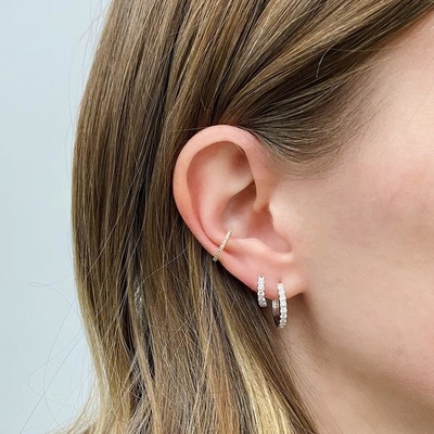 ประเภทของเครื่องประดับ หูหู 18K ทองคํา Plated CZ Sleeper Hoop สําหรับผู้หญิง 925 เงินสเตอร์ลิง