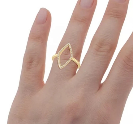การหมั้น สีขาว CZ คําแถลง Rhombus แหวนทอง 925 สเตอร์ลิงเงินเครื่องประดับสําหรับผู้หญิง