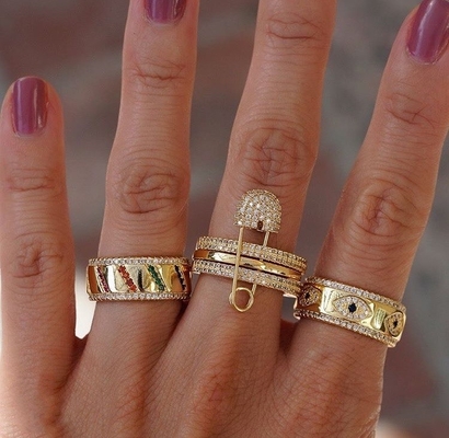 สีฟ้า ซาฟิเรีย สีขาว CZ ตาผู้หญิง วงดนตรีนิรันดร์ ทองแดง Eternity Ring สําหรับผู้หญิง