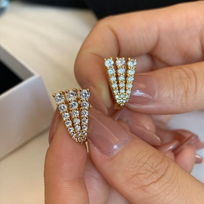 18K ทอง 925 สเตอร์ลิง เงิน Pave CZ หูข้อมือ Huggie ผู้หญิง