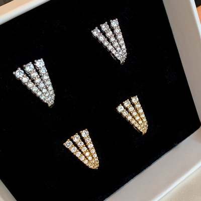 18K ทอง 925 สเตอร์ลิง เงิน Pave CZ หูข้อมือ Huggie ผู้หญิง