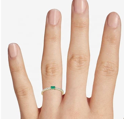 เครื่องประดับอร่อย แหวนเงินสเตอร์ลิ่ง 925 มีหินสีเขียวหรือสีขาว และทอง 18K