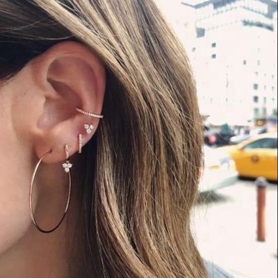 14K Gold Blossom Mini Huggie Diamond Trio Drop Earrings เครื่องประดับเงิน วัสดุหลัก