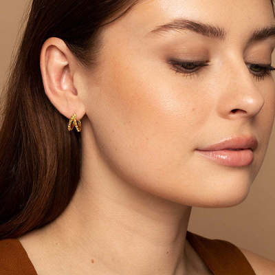 ต่างหูห่วง Huggies คู่ เงินสเตอร์ลิง 925 ชุบทอง 18K ทรงปิรามิด ดีไซน์หนา กันน้ำได้ เครื่องประดับ