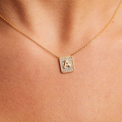 ทําให้วันของเธอกับ 14K ทองคําสี่เหลี่ยม ราคาเริ่มต้นหินแท้คอสําหรับผู้หญิง ของขวัญวันวาเลนไทน์