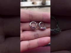 โรเดียมเคลือบยูนิคอร์น สีสันเอ็มเมล Huggies หูหูสําหรับวัยรุ่น รุ่นเครื่องประดับ